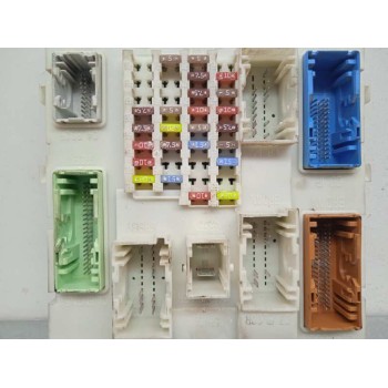 Recambio de caja reles / fusibles para volvo v40 kinetic referencia OEM IAM 31453132  