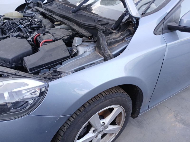 Recambio de aleta delantera izquierda para volvo v40 hatchback (525) d2 referencia OEM IAM 31301261  