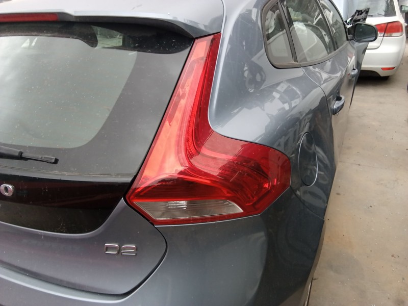 Recambio de piloto trasero derecho para volvo v40 hatchback (525) d2 referencia OEM IAM 31395845  