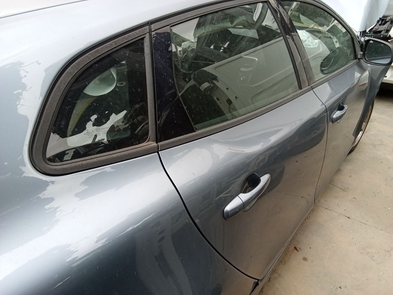 Recambio de puerta trasera derecha para volvo v40 hatchback (525) d2 referencia OEM IAM 32351000  