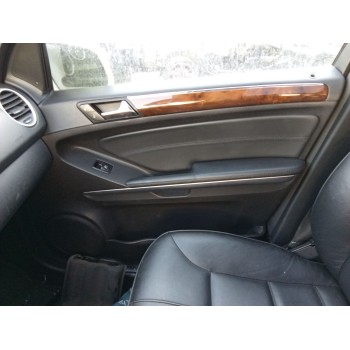 GUARNECIDO PUERTA DELANTERA DERECHA A16472014709D84 