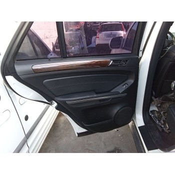 GUARNECIDO PUERTA TRASERA IZQUIERDA A16473095709D48 