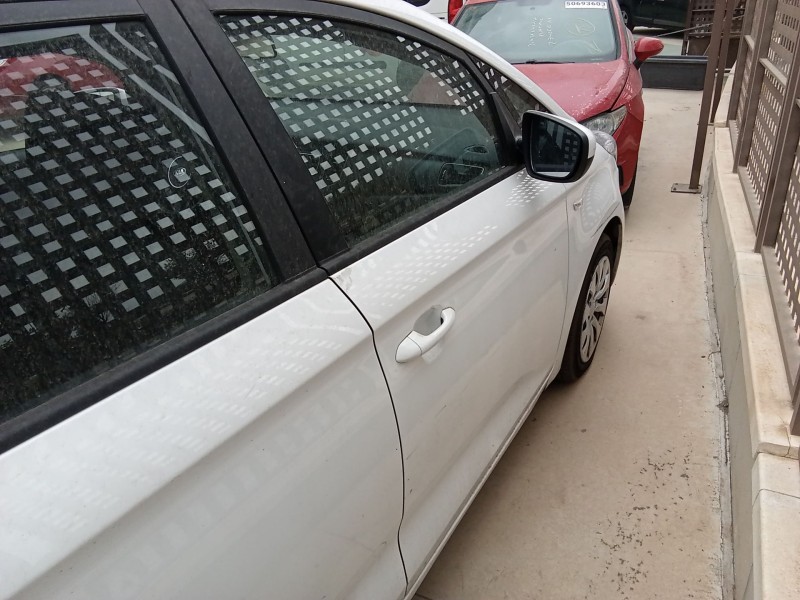 Recambio de puerta delantera derecha para kia carens iv 1.7 crdi referencia OEM IAM 76004A4000  