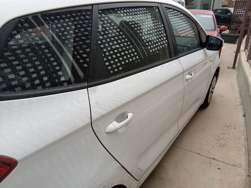 Recambio de puerta trasera derecha para kia carens iv 1.7 crdi referencia OEM IAM 77004A4000  