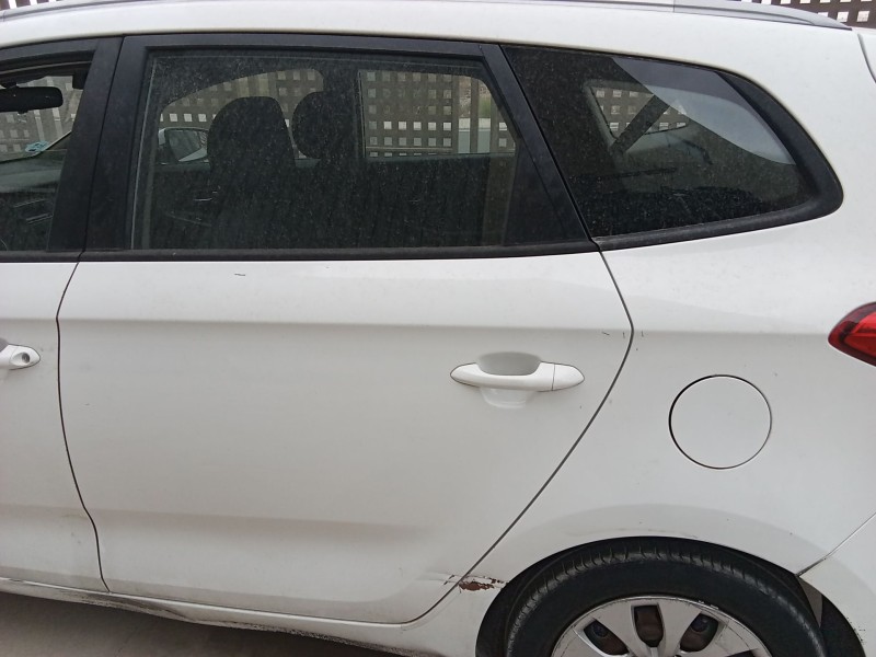 Recambio de puerta trasera izquierda para kia carens iv 1.7 crdi referencia OEM IAM 77003A4000  