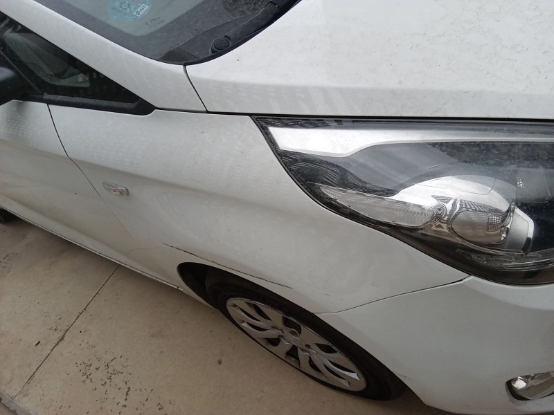 Recambio de aleta delantera derecha para kia carens iv 1.7 crdi referencia OEM IAM 66321A4000  