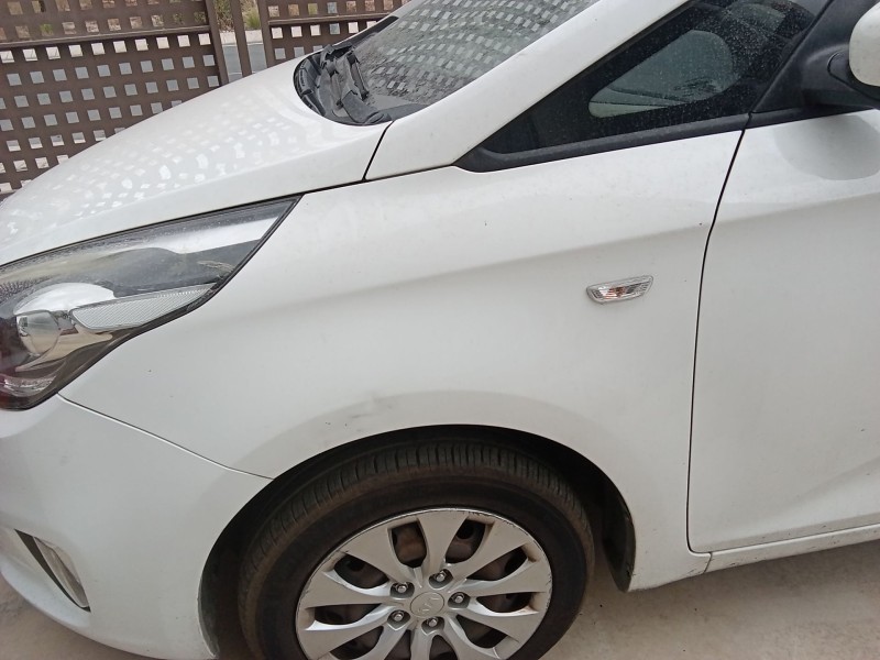 Recambio de aleta delantera izquierda para kia carens iv 1.7 crdi referencia OEM IAM 66311A4000  