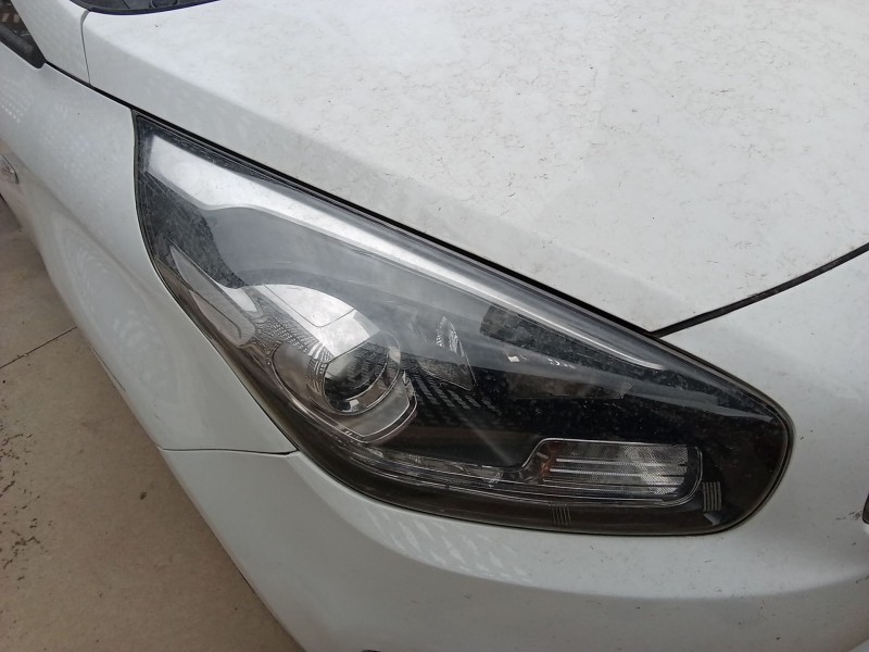 Recambio de faro derecho para kia carens iv 1.7 crdi referencia OEM IAM 92102A4180  