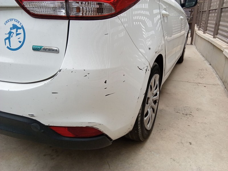 Recambio de paragolpes trasero para kia carens iv 1.7 crdi referencia OEM IAM 86611A4000  