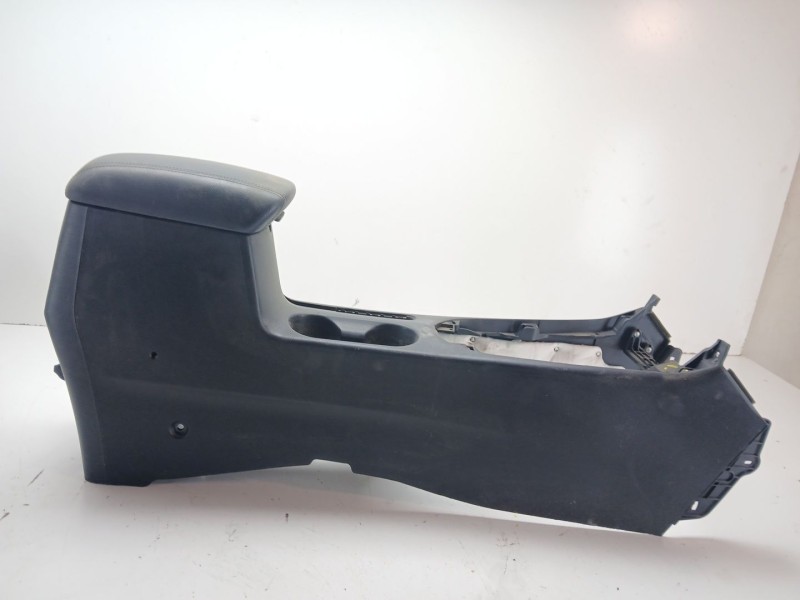 Recambio de apoyabrazos central para kia carens ( ) basic referencia OEM IAM 84610A4001  