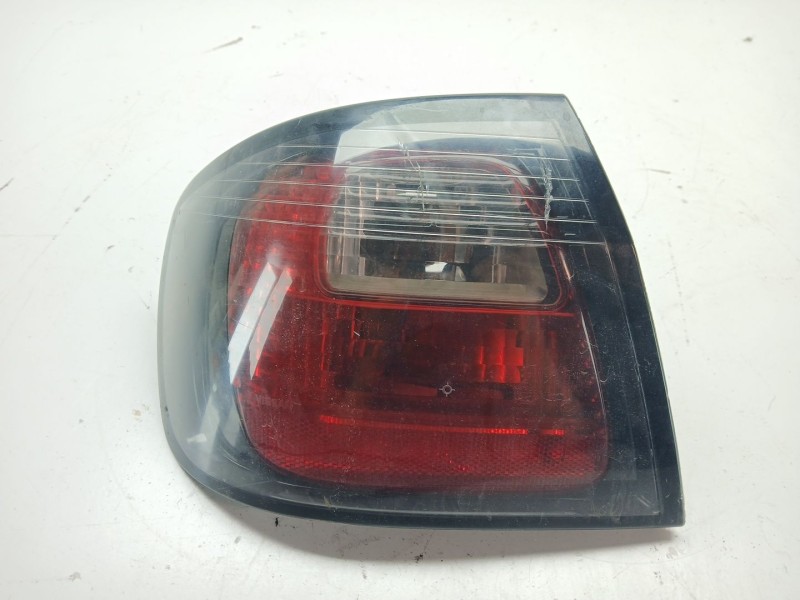 Recambio de piloto trasero izquierdo para nissan primera (p11) 1.8 16v referencia OEM IAM 265559F527  