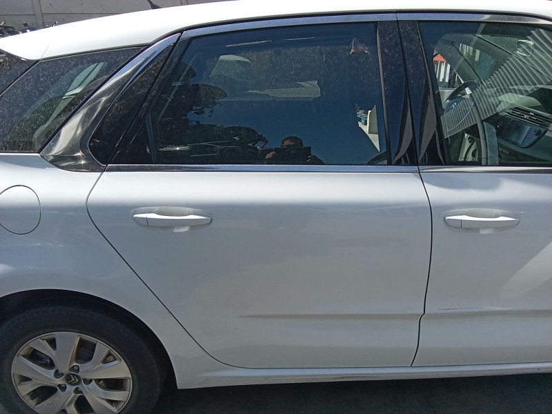 Recambio de puerta trasera derecha para citroën c4 picasso ii 1.2 thp 130 referencia OEM IAM 9801572880  