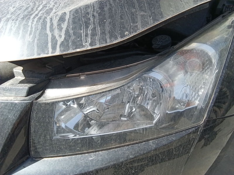 Recambio de faro izquierdo para chevrolet cruze (j300) 1.6 referencia OEM IAM 42371145  
