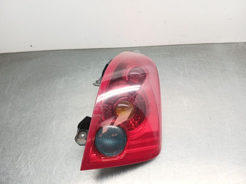 Recambio de piloto trasero derecho para nissan primera (p12) 2.2 di referencia OEM IAM 26550au210  