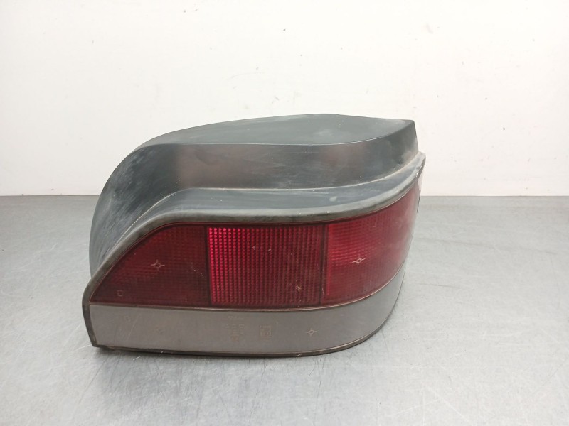Recambio de piloto trasero derecho para renault clio i (b/c57_, 5/357_) 1.4 referencia OEM IAM 7700827552  