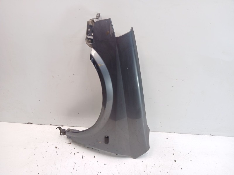 Recambio de aleta delantera izquierda para nissan primera (p12) 2.2 di referencia OEM IAM 63101AV630  