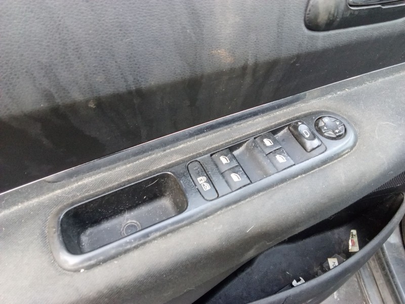 Recambio de mando elevalunas delantero izquierdo para peugeot 5008 (0u_, 0e_) 1.6 hdi referencia OEM IAM 6490X5  