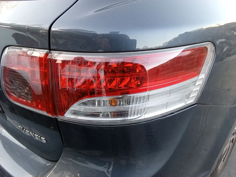 Recambio de piloto trasero derecho para toyota avensis station wagon (_t27_) 2.0 d-4d (adt270_) referencia OEM IAM 8155105260  