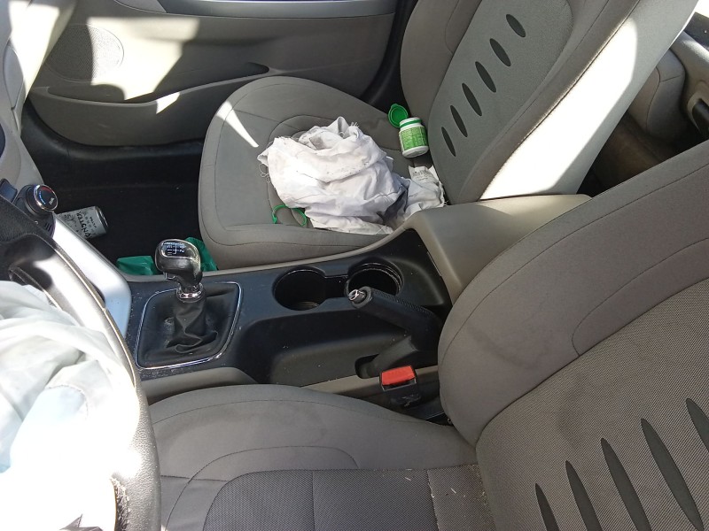 Recambio de apoyabrazos central para kia cee´d sportswagon (jd) 1.6 crdi 128 referencia OEM IAM   
