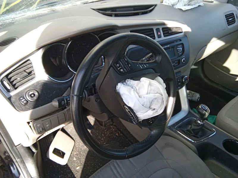 Recambio de volante para kia cee´d sportswagon (jd) 1.6 crdi 128 referencia OEM IAM   