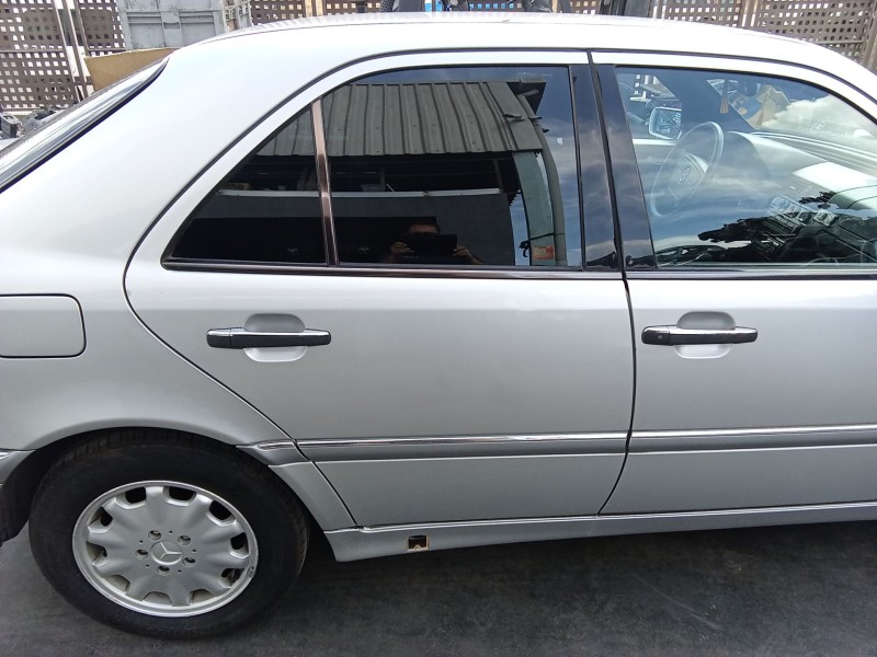Recambio de puerta trasera derecha para mercedes-benz clase c (w202) c 180 (202.018) referencia OEM IAM 202730120528  