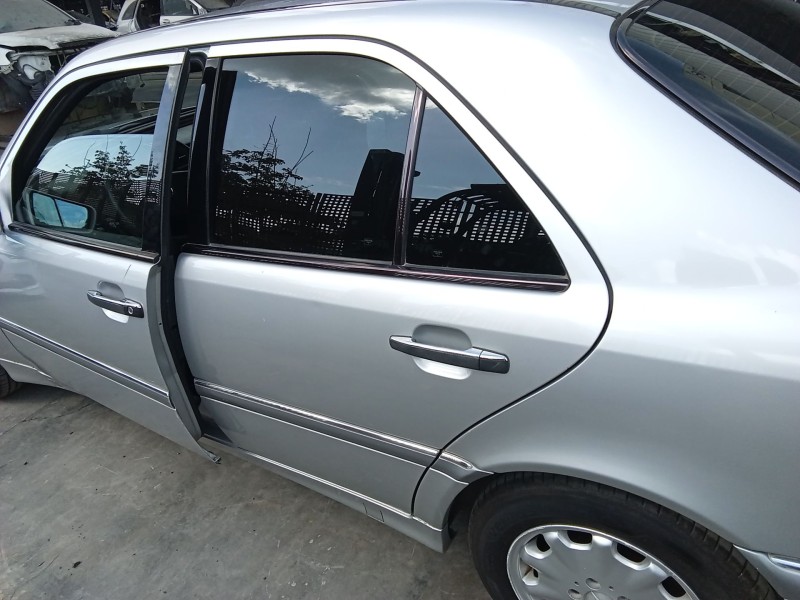 Recambio de puerta trasera izquierda para mercedes-benz clase c (w202) c 180 (202.018) referencia OEM IAM 202730110528  