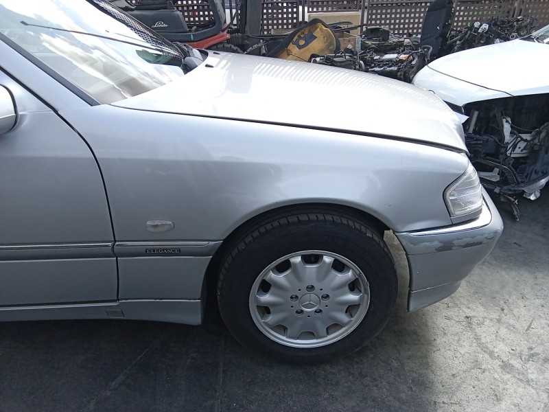 Recambio de aleta delantera derecha para mercedes-benz clase c (w202) c 180 (202.018) referencia OEM IAM 2028810401  