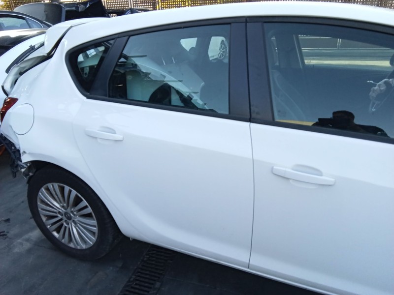Recambio de puerta trasera derecha para opel astra j (p10) 1.6 cdti (68) referencia OEM IAM 13285611  
