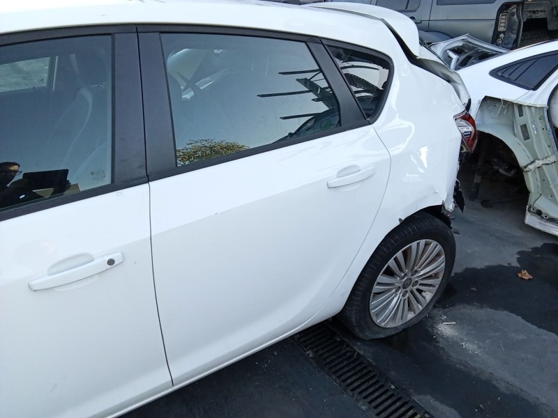 Recambio de puerta trasera izquierda para opel astra j (p10) 1.6 cdti (68) referencia OEM IAM 13285610  