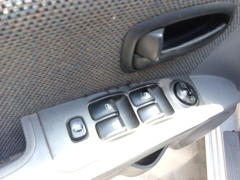 Recambio de mando elevalunas delantero izquierdo para hyundai matrix (fc) 1.6 referencia OEM IAM   