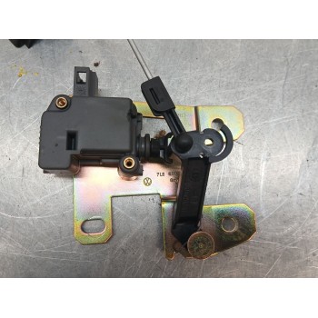 Recambio de cerradura maletero / porton para volkswagen touareg (7la, 7l6, 7l7) 2.5 r5 tdi referencia OEM IAM 7L6827425  