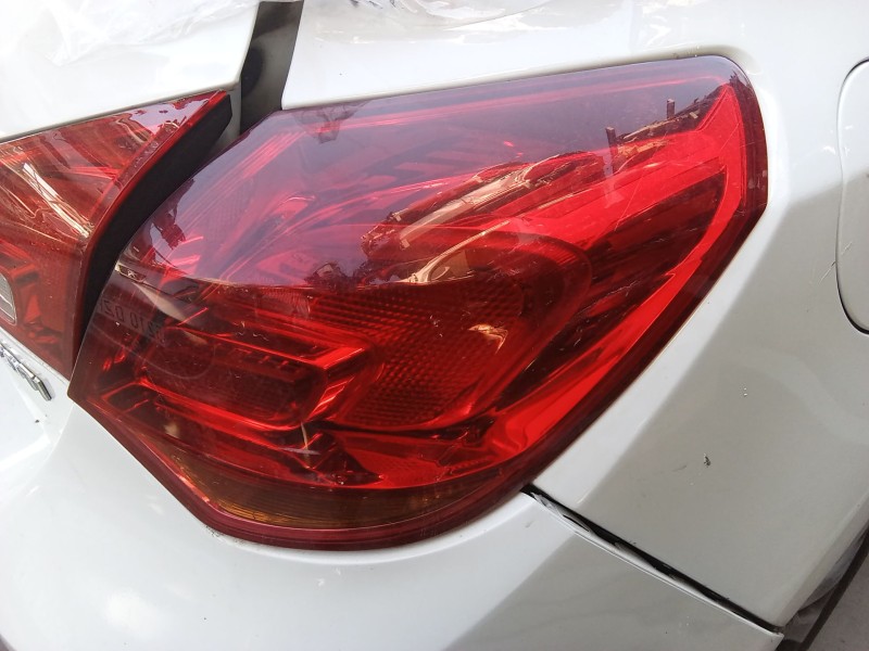 Recambio de piloto trasero derecho para opel astra j (p10) 1.7 cdti (68) referencia OEM IAM 13306454  