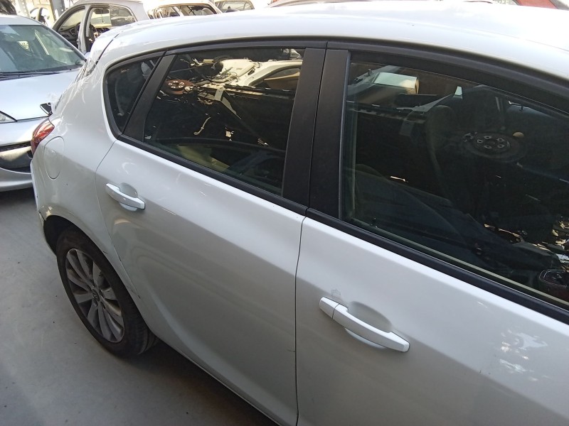 Recambio de puerta trasera derecha para opel astra j (p10) 1.7 cdti (68) referencia OEM IAM 13285611  
