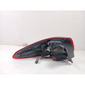 Recambio de piloto trasero derecho para kia carens iv 1.7 crdi referencia OEM IAM 92402A4020  