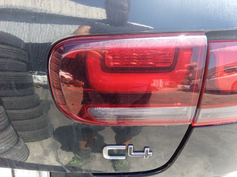 Recambio de piloto trasero derecho interior para citroën c4 cactus 1.2 thp 110 referencia OEM IAM 9821352180  