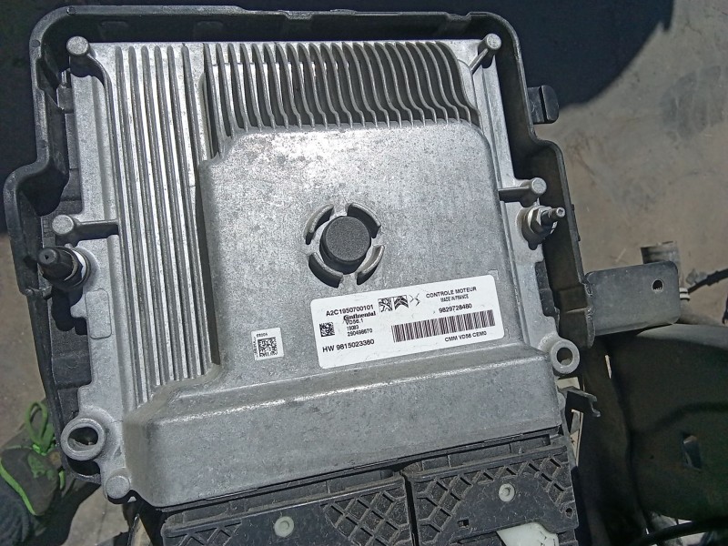 Recambio de centralita motor uce para citroën c4 cactus 1.2 thp 110 referencia OEM IAM 9829728480  