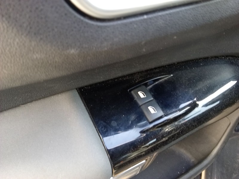 Recambio de mando elevalunas delantero izquierdo para citroën c4 cactus 1.2 thp 110 referencia OEM IAM 98106397ZD  