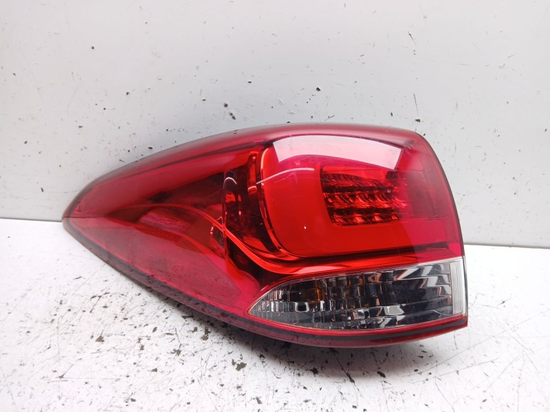Recambio de piloto trasero izquierdo para kia carens iv van (a4) crdi referencia OEM IAM 92401a4110  