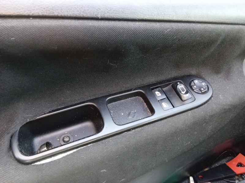 Recambio de mando elevalunas delantero izquierdo para peugeot 207/207+ (wa_, wc_) 1.4 hdi referencia OEM IAM 6554QC  