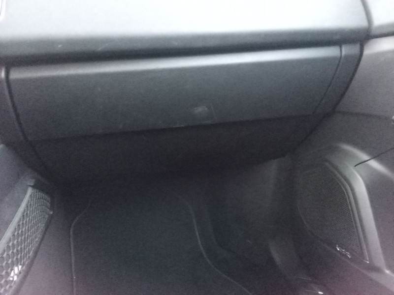 Recambio de guantera para lynk & co 01 phev referencia OEM IAM 8889771952  