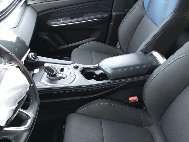 Recambio de apoyabrazos central para lynk & co 01 phev referencia OEM IAM 8889950561  