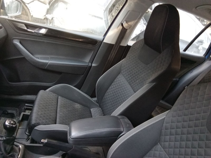 Recambio de asiento delantero derecho para skoda rapid spaceback (nh1) 1.4 tdi referencia OEM IAM   