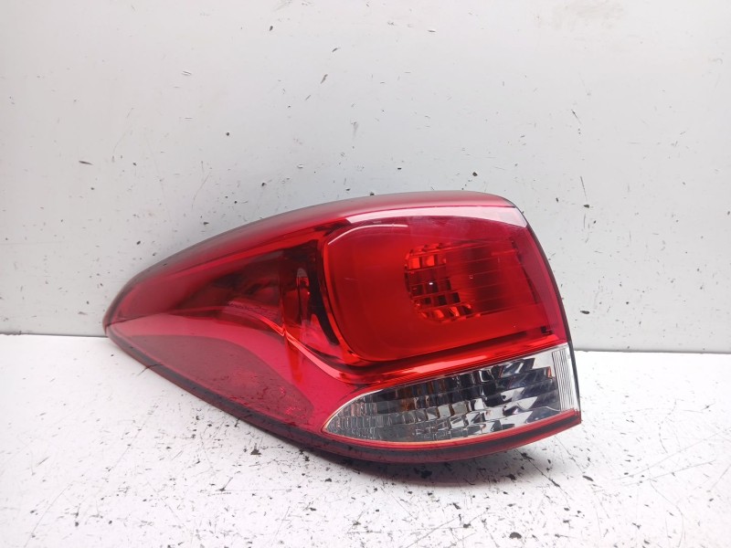 Recambio de piloto trasero izquierdo para kia carens iv 1.7 crdi referencia OEM IAM 92401A4020  
