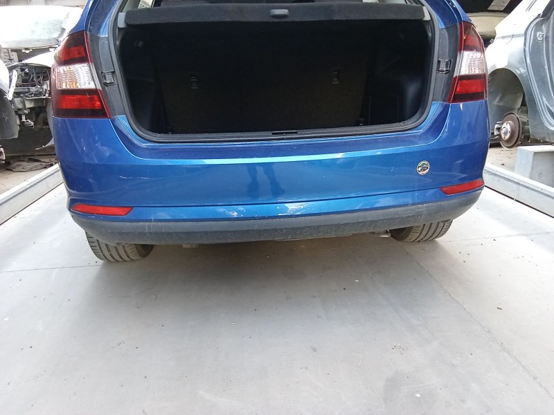Recambio de paragolpes trasero para skoda rapid spaceback (nh1) 1.4 tdi referencia OEM IAM 5JJ807421B  