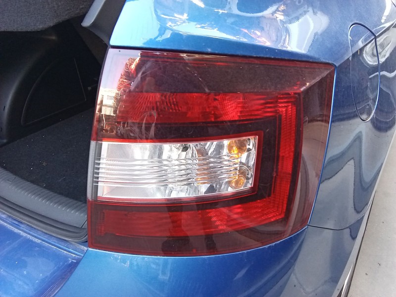 Recambio de piloto trasero derecho para skoda rapid spaceback (nh1) 1.4 tdi referencia OEM IAM 5JJ945112 / 5JJ945112A  
