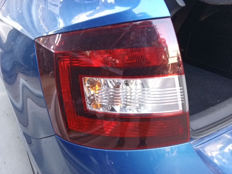 Recambio de piloto trasero izquierdo para skoda rapid spaceback (nh1) 1.4 tdi referencia OEM IAM 5JJ945111 / 5JJ945111A  