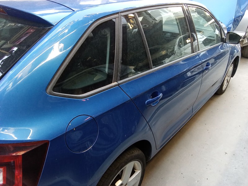 Recambio de puerta trasera derecha para skoda rapid spaceback (nh1) 1.4 tdi referencia OEM IAM 5JJ833056  