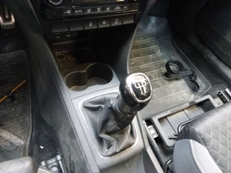 Recambio de palanca cambio para skoda rapid spaceback (nh1) 1.4 tdi referencia OEM IAM   