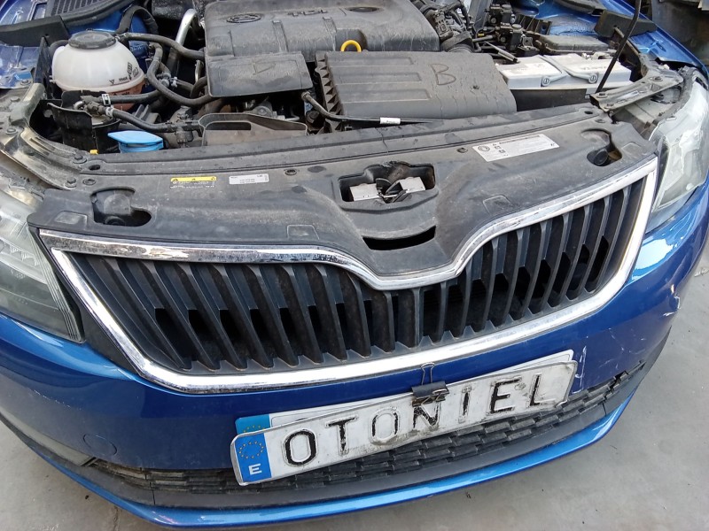 Recambio de rejilla delantera para skoda rapid spaceback (nh1) 1.4 tdi referencia OEM IAM   