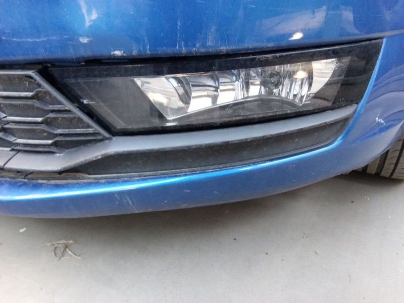 Recambio de faro antiniebla izquierdo para skoda rapid spaceback (nh1) 1.4 tdi referencia OEM IAM   